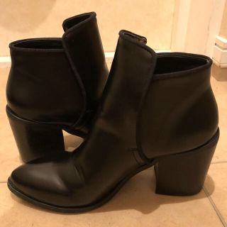 ザラ(ZARA)のZARA  アンクルショートブーツ  ブラック  36(23.5)(ブーツ)