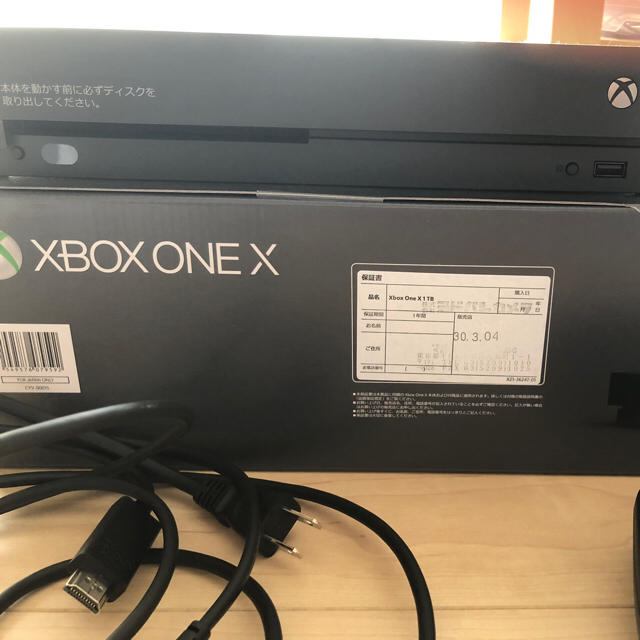 Xbox(エックスボックス)のXbox One X  エンタメ/ホビーのゲームソフト/ゲーム機本体(家庭用ゲーム機本体)の商品写真