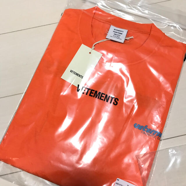 S 本物 SS18 VETEMENTS T- shirt unisex メンズのトップス(Tシャツ/カットソー(半袖/袖なし))の商品写真