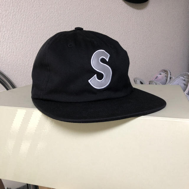 Supreme(シュプリーム)のsupreme slogo cap リフレクト Sロゴ ブラック メンズの帽子(キャップ)の商品写真