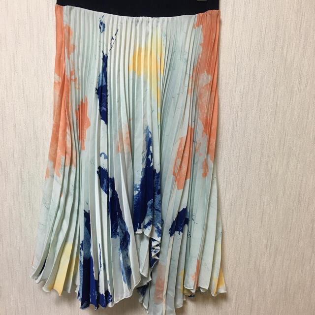 ZARA(ザラ)のZARA  水彩画プリーツスカート レディースのスカート(ひざ丈スカート)の商品写真