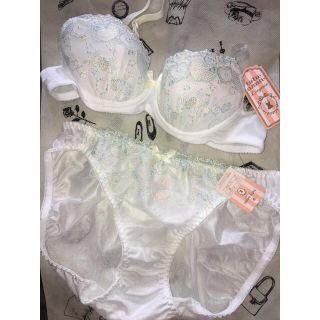 チュチュアンナ(tutuanna)のtutuanna ブラ&ショーツセット <新品>(ブラ&ショーツセット)