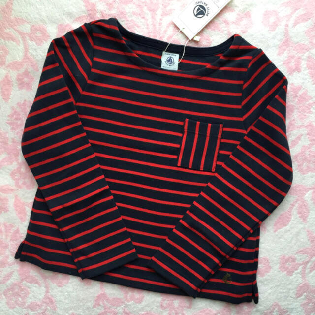 PETIT BATEAU(プチバトー)の《お値下げ》新品 プチバトー♡ マリニエールポケット付きカットソー 6ans キッズ/ベビー/マタニティのキッズ服女の子用(90cm~)(Tシャツ/カットソー)の商品写真