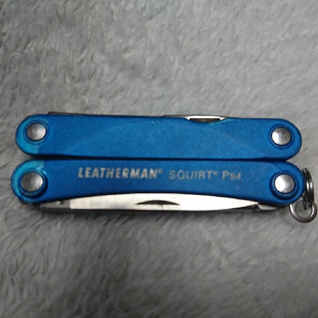 LEATHERMAN(レザーマン)のglarela様専用！LEATHERMAN SQUIRT PS4 BLUE スポーツ/アウトドアのアウトドア(その他)の商品写真