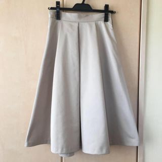 ザラ(ZARA)の新品同様☺︎ZARA ミディアムスカート ベージュ xs(ひざ丈スカート)