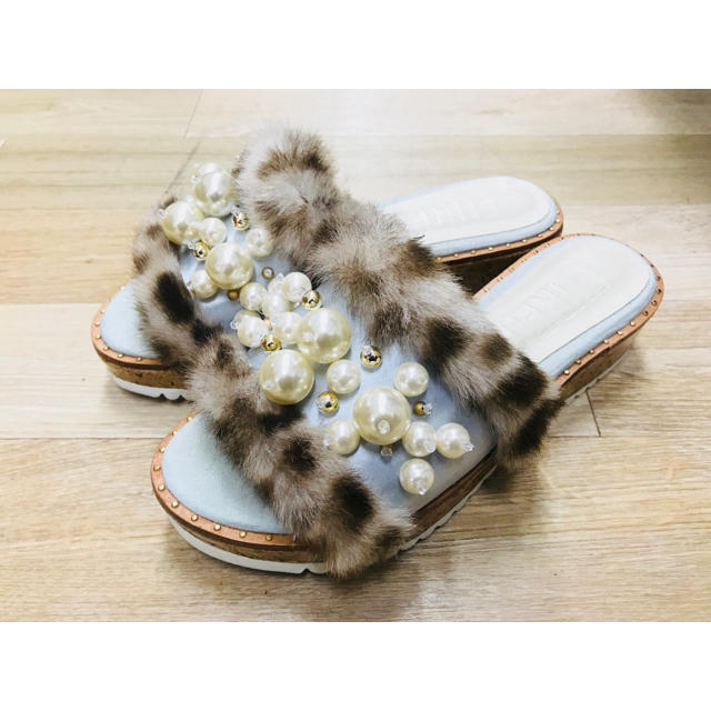 fur fur(ファーファー)の 値下げ中♡FURFUR エコファーパールサンダル レディースの靴/シューズ(サンダル)の商品写真