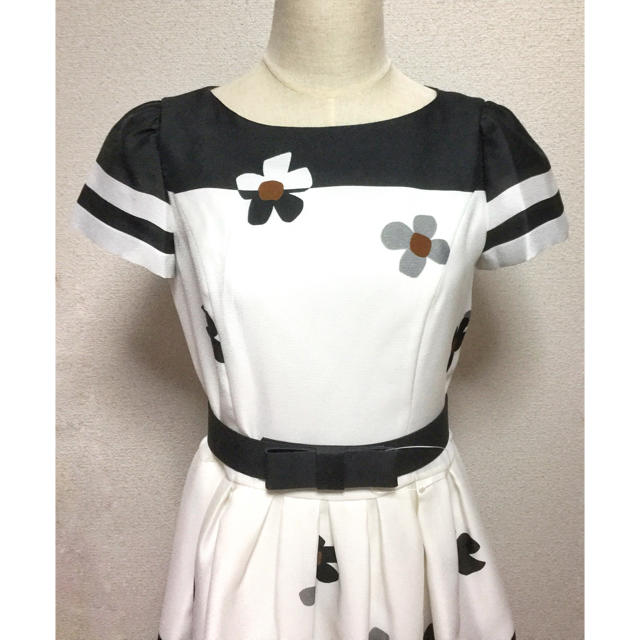 カタログリナちゃん着新品タグ付!エムズグレイシーのカメリア柄 カタログリナちゃん着新品タグ付!エムズグレイシーのカメリア柄