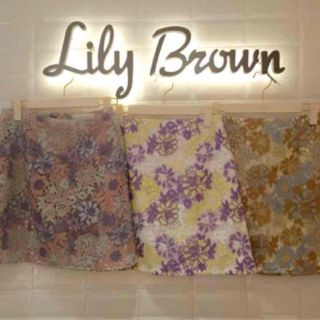 リリーブラウン(Lily Brown)のフラワーミニスカート🌸(ミニスカート)