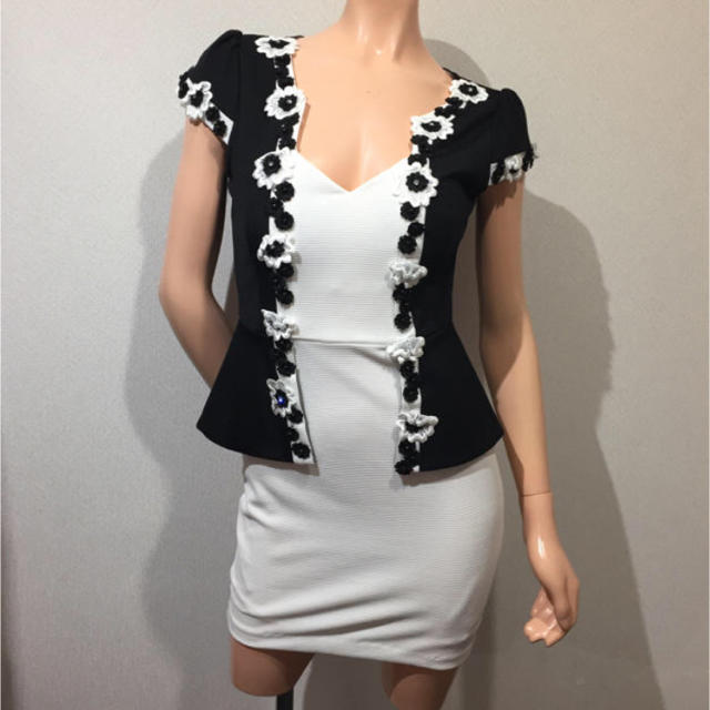 herlipto Calla Lily Skirt Mサイズ 新品未使用 herlipto Calla Lily Skirt Mサイズ 新品未使用