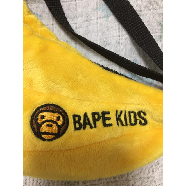 A BATHING APE(アベイシングエイプ)のBAPE KIDS バナナ型ポシェット キッズ/ベビー/マタニティのこども用バッグ(ポシェット)の商品写真