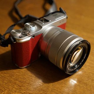 フジフイルム(富士フイルム)のミラーレス一眼レフ 富士フィルム Wi-Fi FUJIFILM X-A1(ミラーレス一眼)