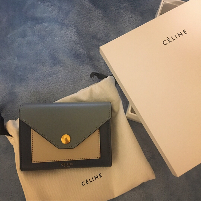 新作 CELINE ストラップ ラージ マルチファンクション　リコリッシュ