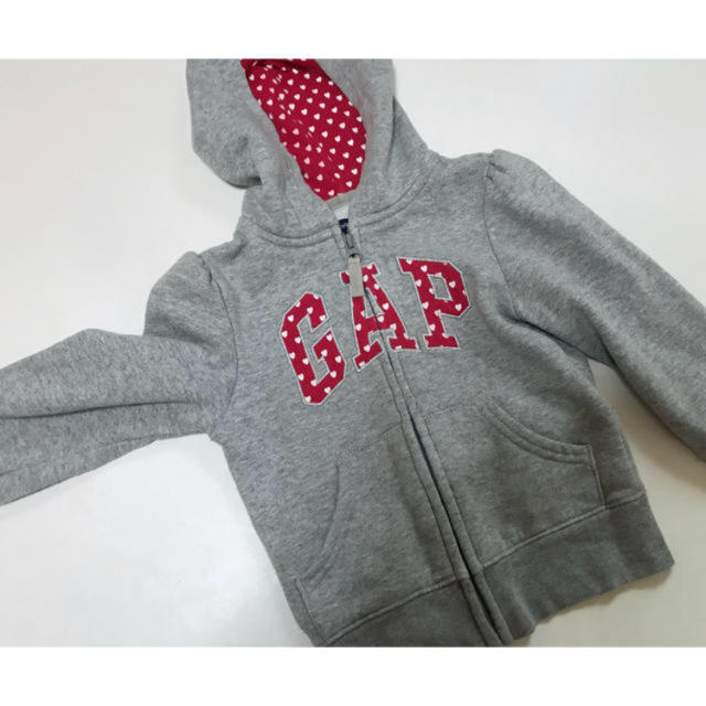 GAP Kids(ギャップキッズ)のgap パーカー グレー 100cm キッズ/ベビー/マタニティのキッズ服男の子用(90cm~)(ジャケット/上着)の商品写真