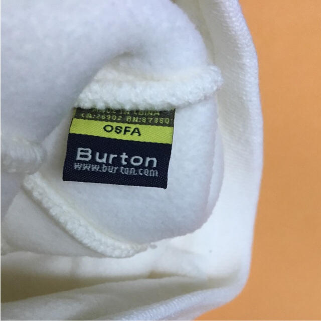 BURTON(バートン)の値下げ‼️新品 バートンニット帽、バートン、色違いあります スポーツ/アウトドアのスノーボード(アクセサリー)の商品写真