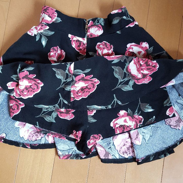 SPIGA(スピーガ)のSPIGA♡花柄ミニスカート レディースのスカート(ミニスカート)の商品写真