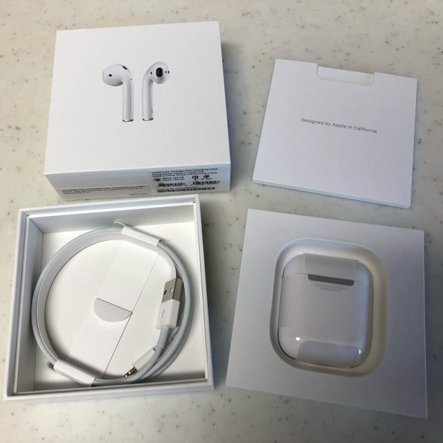 Airpods Apple 正規品 スマホ/家電/カメラのオーディオ機器(ヘッドフォン/イヤフォン)の商品写真