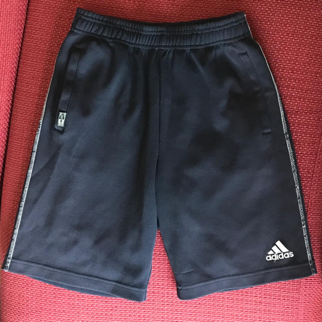 adidas(アディダス)のアディダスハーフパンツ 140 キッズ/ベビー/マタニティのキッズ服男の子用(90cm~)(パンツ/スパッツ)の商品写真