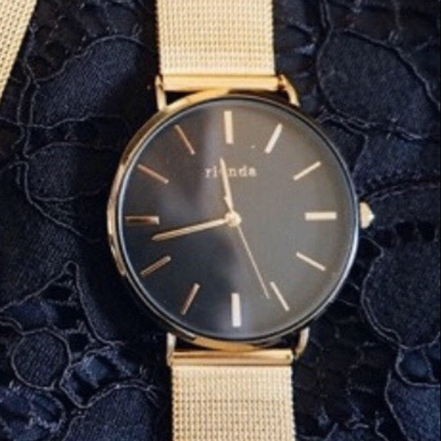 rienda(リエンダ)のrienda仙台限定配布ゴールドメッシュベルトウォッチ腕時計文字盤ブラック レディースのファッション小物(腕時計)の商品写真