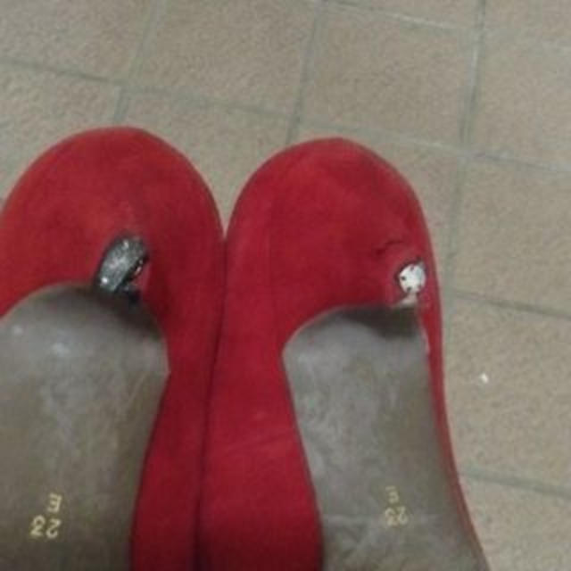 RIZ ヴィンテージ メタルパンプス 赤 レディースの靴/シューズ(ハイヒール/パンプス)の商品写真