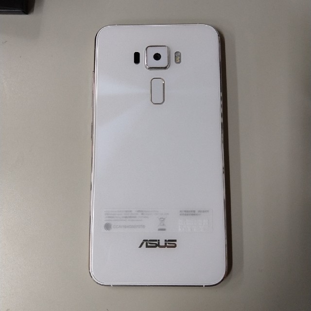 Zenfone3 国内simフリー版 ZE520-KL スマホ/家電/カメラのスマートフォン/携帯電話(スマートフォン本体)の商品写真