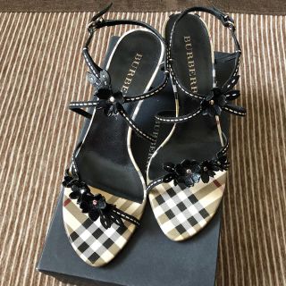 バーバリー(BURBERRY)のバーバリー フラワーサンダル(サンダル)