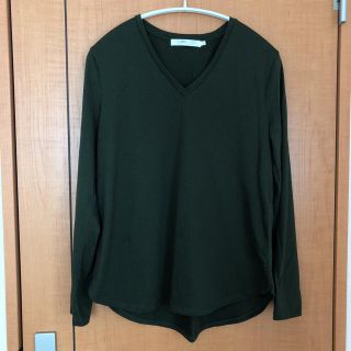 アズールバイマウジー(AZUL by moussy)の美品） AZUL basic カーキ Vネックカットソー(カットソー(長袖/七分))