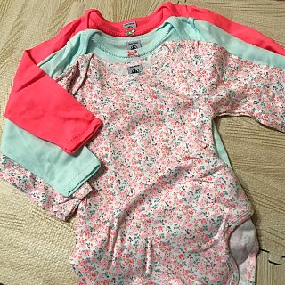 プチバトー(PETIT BATEAU)のプチバトー 18SS カラー&プリント長袖ボディ 3枚組 36m 新品(下着)