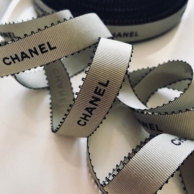 CHANEL(シャネル)のシャネル シャンパンゴールド  リボン&カメリアステッカー  その他のその他(その他)の商品写真