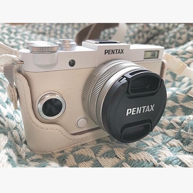 PENTAX(ペンタックス)の超美品 PENTAX Q-S1 ピュアホワイト スマホ/家電/カメラのカメラ(ミラーレス一眼)の商品写真