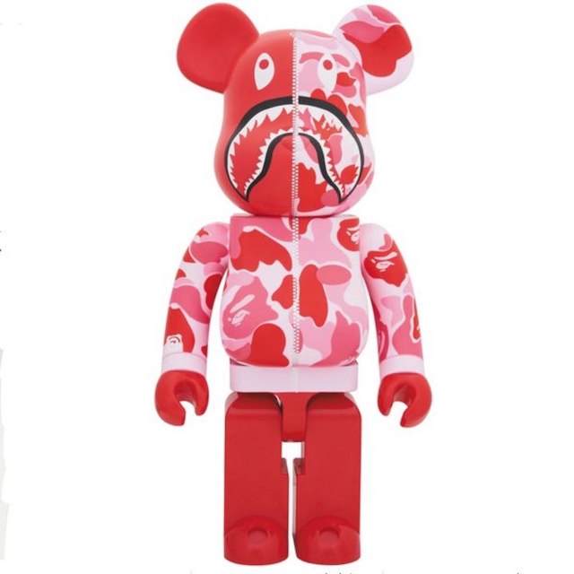 A BATHING APE(アベイシングエイプ)のBAPE BE@RBRICK SHARK CAMO PINK 1000% ピンク メンズのメンズ その他(その他)の商品写真