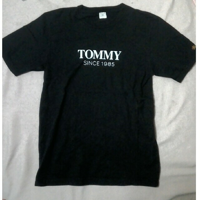 TOMMY HILFIGER(トミーヒルフィガー)のトミーヒルフィガー　メンズTシャツ　L ブラック メンズのトップス(Tシャツ/カットソー(半袖/袖なし))の商品写真