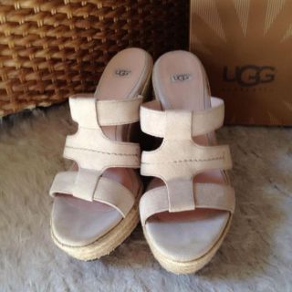 アグ(UGG)の楽チン新品UGGウェッジサンダル(サンダル)