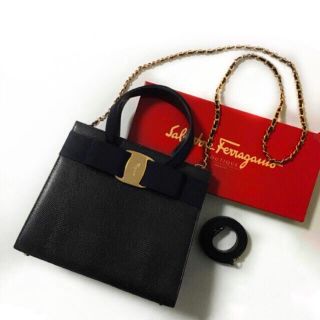 サルヴァトーレフェラガモ(Salvatore Ferragamo)の超美品♡未使用♡フェラガモ♡ヴァラリボン♡リザード♡3way♡レザーショルダー(ショルダーバッグ)