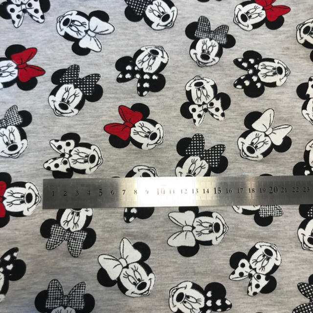 Disney(ディズニー)のミニー ニット生地 はぎれ ハンドメイドの素材/材料(生地/糸)の商品写真