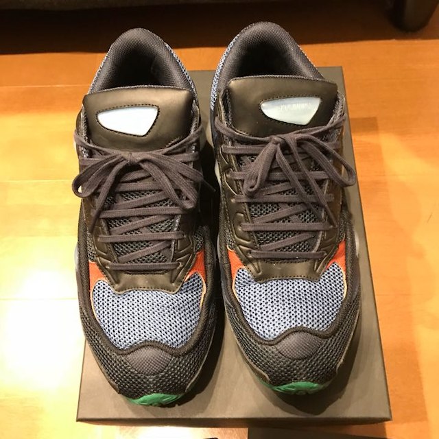 adidas(アディダス)の美品 付属品完備 ozweego rafsimons adidas yeezy メンズの靴/シューズ(スニーカー)の商品写真