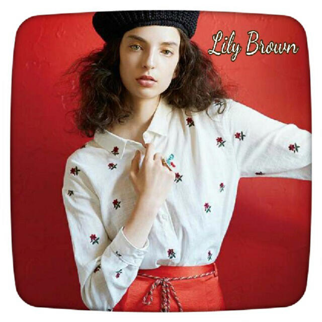 Lily Brown(リリーブラウン)のリリーブラウン お花刺繍シャツ レディースのトップス(シャツ/ブラウス(長袖/七分))の商品写真