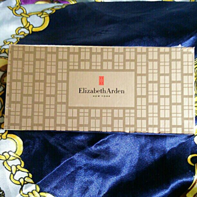 Elizabeth Arden(エリザベスアーデン)の限界値下げ！エリザベスアーデンチーク＆アイシャドー コスメ/美容のベースメイク/化粧品(アイシャドウ)の商品写真