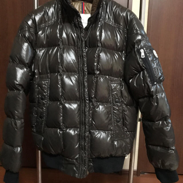 MONCLER(モンクレール)のMONCLER  AUBURN  美品   メンズのジャケット/アウター(ダウンジャケット)の商品写真