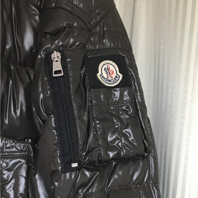 MONCLER(モンクレール)のMONCLER  AUBURN  美品   メンズのジャケット/アウター(ダウンジャケット)の商品写真