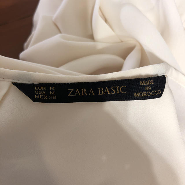 ZARA(ザラ)の【さくら様専用ページ】ZARA BASIC 変形ブラウス レディースのトップス(シャツ/ブラウス(半袖/袖なし))の商品写真