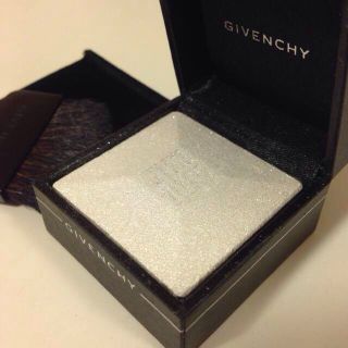 ジバンシィ(GIVENCHY)のGIVENCHY☆フェイスパウダー(その他)