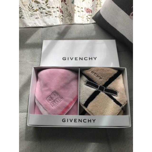 GIVENCHY(ジバンシィ)のhyolee様　専用　GIVENCHY　ハンドタオル2枚セット インテリア/住まい/日用品のインテリア小物(その他)の商品写真