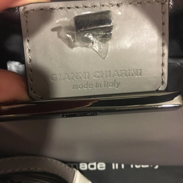 ケンマ様専用‼️新品未使用 GIANNI CHIARINI グレージュ レディースのバッグ(ショルダーバッグ)の商品写真