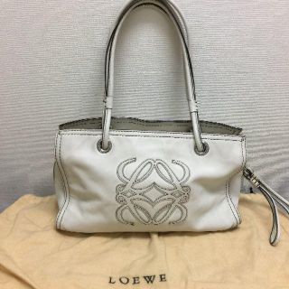 ロエベ(LOEWE)のロエベ　LOEWE　ショルダーバッグ　白(ショルダーバッグ)