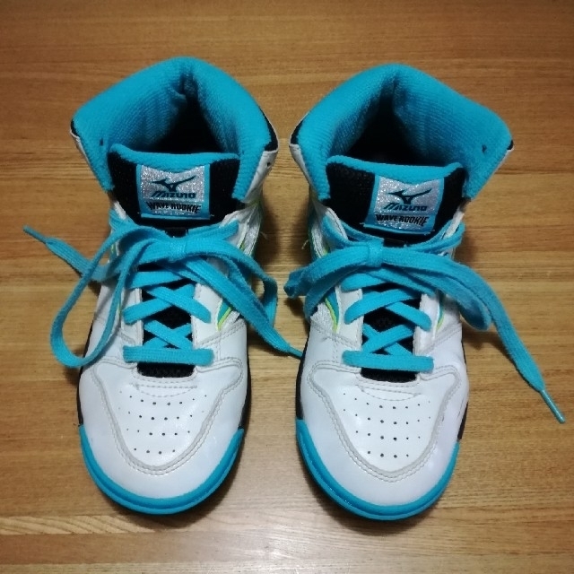 バスケットシューズ　MIZUNO キッズ/ベビー/マタニティのキッズ靴/シューズ(15cm~)(スニーカー)の商品写真