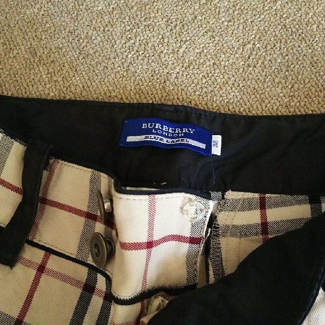 BURBERRY BLUE LABEL(バーバリーブルーレーベル)のバーバリーパンツ レディースのパンツ(クロップドパンツ)の商品写真