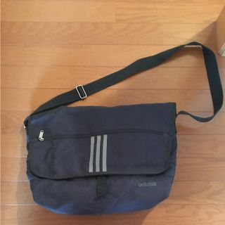 アディダス(adidas)の♡美品  adidas  ショルダーバッグ(ショルダーバッグ)