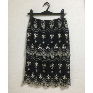 スーナウーナ(SunaUna)のスーナウーナ刺繍シルクスカート(ひざ丈スカート)