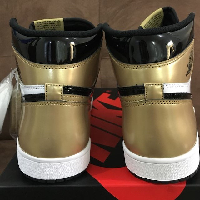 NIKE(ナイキ)の込 US9 NIKE AIR JORDAN 1 GOLD TOE メンズの靴/シューズ(スニーカー)の商品写真