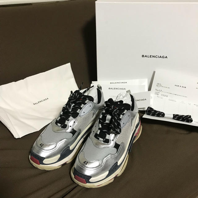 Balenciaga(バレンシアガ)の国内正規品‼️ Balenciaga triple s  42 メンズの靴/シューズ(スニーカー)の商品写真